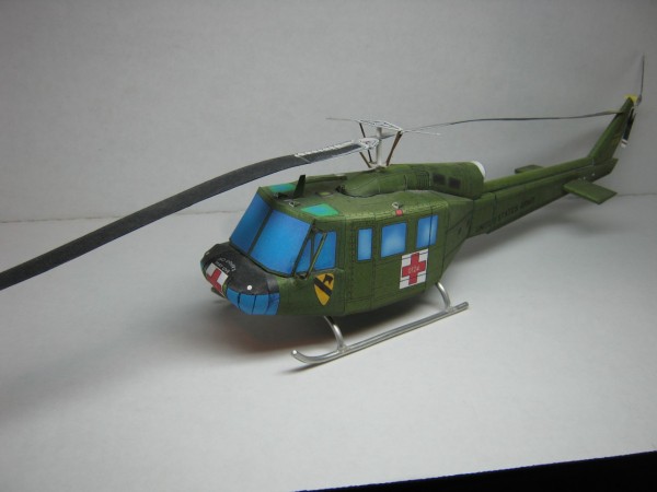 BELL'S UH-1 TROQUOIS, KNOW AS &quot;HUEY&quot;